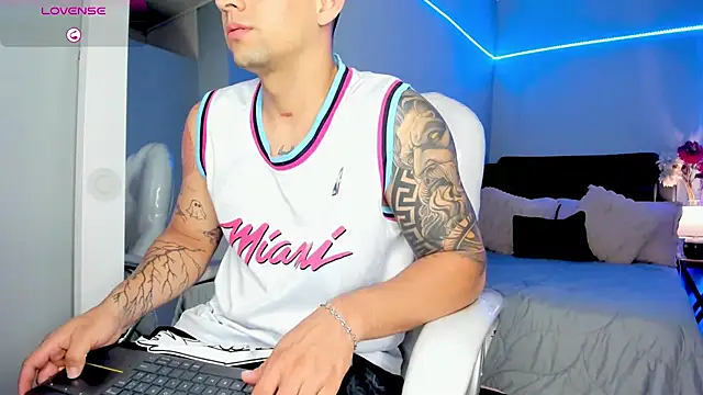 Alex cute77 online show from 06-26-26, 12:11