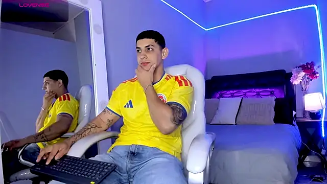 Alex cute77 online show from 06-18-26, 12:32