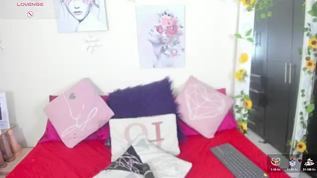 Snapshot of Yeysy__lenox chatting on 01-18-25, 09:24 Yeysy lenox online show from 01-18-25, 09:24