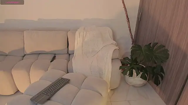 Snapshot of LindseyMoss chatting on 10-11-25, 12:55 LindseyMoss online show from 10-11-25, 12:55