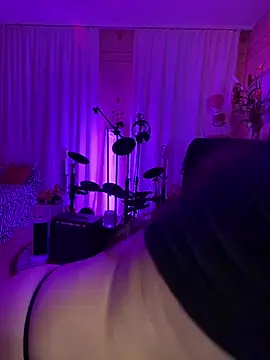 Snapshot of karrola chatting on 01-16-25, 01:03 karrola online show from 01-16-25, 01:03