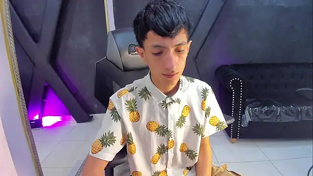 Snapshot of DereckCooperr chatting on 11-11-25, 10:47 DereckCooperr online show from 11-11-25, 10:47