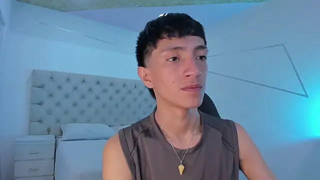 Snapshot of DereckCooperr chatting on 10-30-25, 10:39 DereckCooperr online show from 10-30-25, 10:39