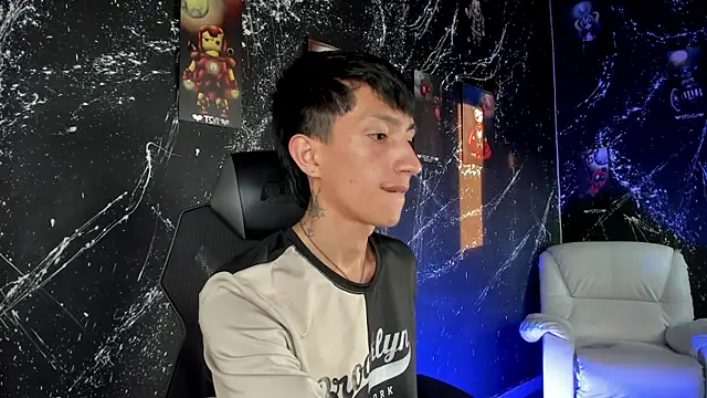 Snapshot of DereckCooperr chatting on 11-21-25, 10:31 DereckCooperr online show from 11-21-25, 10:31