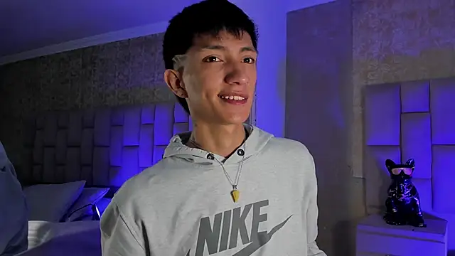 Snapshot of DereckCooperr chatting on 10-01-25, 10:13 DereckCooperr online show from 10-01-25, 10:13