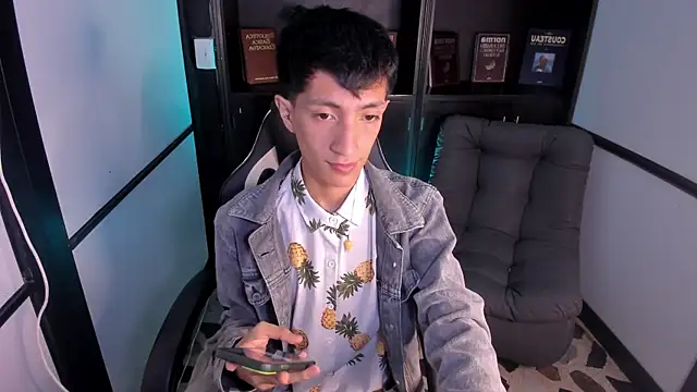 Snapshot of DereckCooperr chatting on 10-10-25, 09:26 DereckCooperr online show from 10-10-25, 09:26