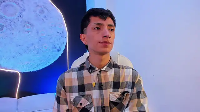 Snapshot of DereckCooperr chatting on 10-05-25, 08:54 DereckCooperr online show from 10-05-25, 08:54