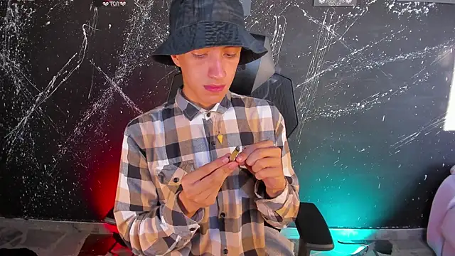 Snapshot of DereckCooperr chatting on 10-17-25, 09:49 DereckCooperr online show from 10-17-25, 09:49