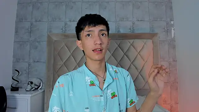 Snapshot of DereckCooperr chatting on 11-05-25, 11:19 DereckCooperr online show from 11-05-25, 11:19