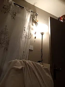 teekoine1 online show from 10-15-25, 08:39