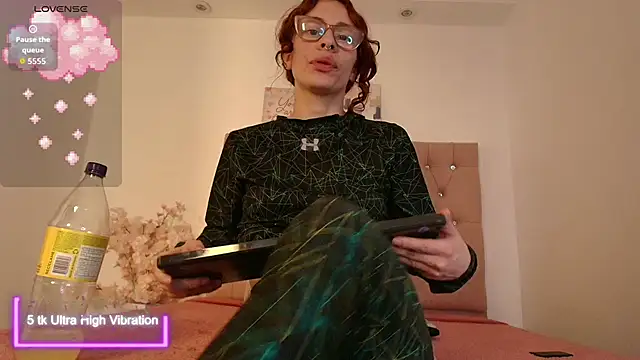 Katy Van online show from 11-26-25, 04:12