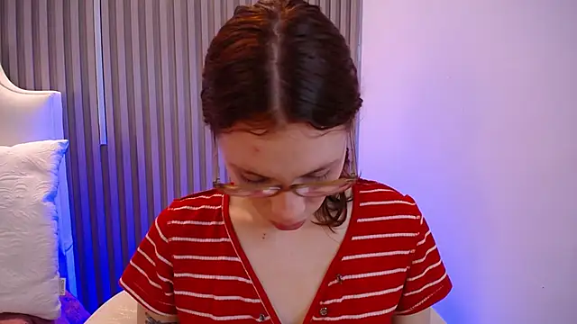 Snapshot of Katy_Van chatting on 05-10-26, 09:16 Katy Van online show from 05-10-26, 09:16
