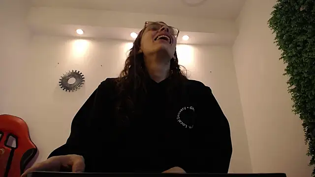 Katy Van online show from 12-14-25, 08:36