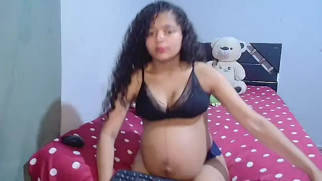 Snapshot of Winnifer_Gonzal chatting on 10-15-25, 03:05 Winnifer Gonzal online show from 10-15-25, 03:05