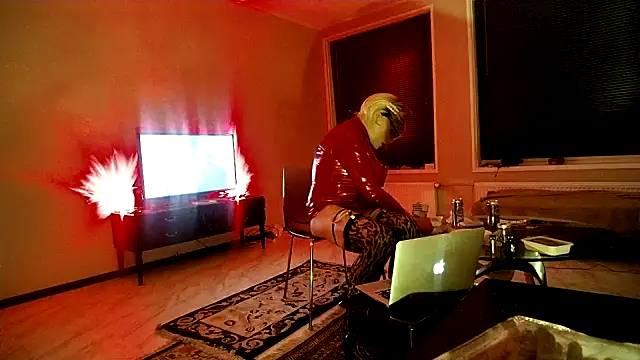 CharlotteVixxens online show from 01-14-25, 11:48