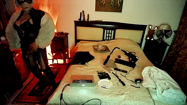 Snapshot of CharlotteVixxens chatting on 03-20-26, 12:44 CharlotteVixxens online show from 03-20-26, 12:44