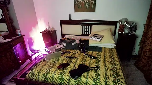 Snapshot of CharlotteVixxens chatting on 03-31-26, 11:18 CharlotteVixxens online show from 03-31-26, 11:18