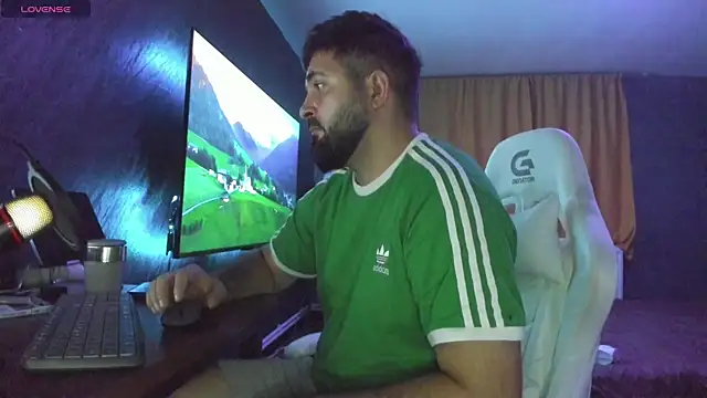 Snapshot of Eduu2322 chatting on 10-28-25, 09:36 Eduu2322 online show from 10-28-25, 09:36