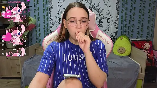 Snapshot of Sweet_frosti chatting on 02-13-25, 03:50 Sweet frosti online show from 02-13-25, 03:50