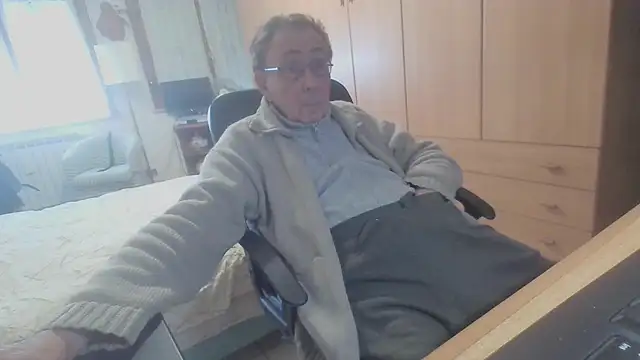 Snapshot of papillonhotofficial chatting on 02-26-25, 09:44 papillonhotofficial online show from 02-26-25, 09:44