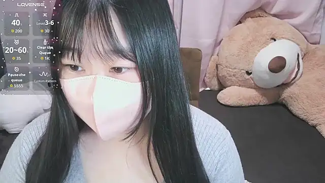 Snapshot of yuinyan3150 chatting on 09-11-25, 12:10 yuinyan3150 online show from 09-11-25, 12:10