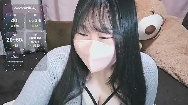 yuinyan3150 online show from 04-15-26, 12:32