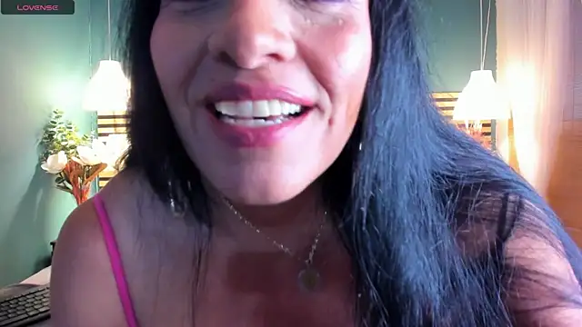 Snapshot of Luisa_Sweet2 chatting on 10-09-25, 02:28 Luisa Sweet2 online show from 10-09-25, 02:28