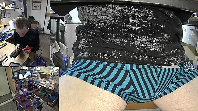 Snapshot of Happy_Michal chatting on 12-20-24, 01:00 Happy Michal online show from 12-20-24, 01:00