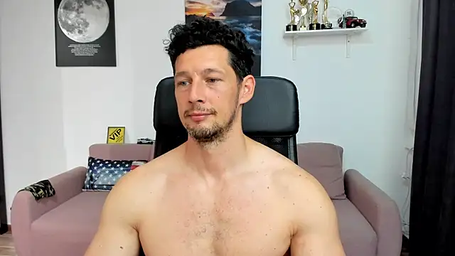 Snapshot of BrutusK08 chatting on 06-16-26, 06:35 BrutusK08 online show from 06-16-26, 06:35