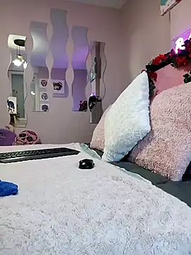 Snapshot of Lia_Roxx chatting on 01-25-25, 04:24 Lia Roxx online show from 01-25-25, 04:24