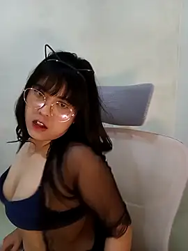 Snapshot of Chall_mee chatting on 10-06-25, 04:08 Chall mee online show from 10-06-25, 04:08