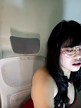 Snapshot of Chall_mee chatting on 10-26-25, 10:21 Chall mee online show from 10-26-25, 10:21