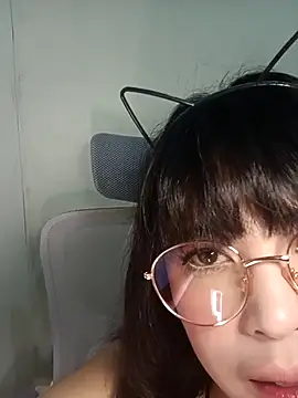 Snapshot of Chall_mee chatting on 10-12-25, 01:23 Chall mee online show from 10-12-25, 01:23