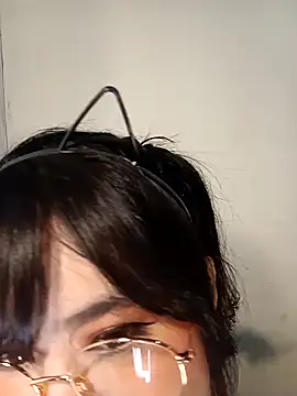 Snapshot of Chall_mee chatting on 12-15-25, 03:51 Chall mee online show from 12-15-25, 03:51