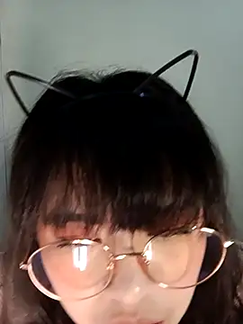 Snapshot of Chall_mee chatting on 10-19-25, 08:22 Chall mee online show from 10-19-25, 08:22