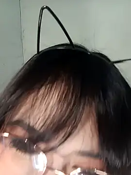 Snapshot of Chall_mee chatting on 12-21-25, 05:31 Chall mee online show from 12-21-25, 05:31