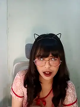 Snapshot of Chall_mee chatting on 11-12-25, 06:23 Chall mee online show from 11-12-25, 06:23