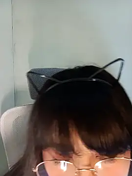 Snapshot of Chall_mee chatting on 11-17-25, 05:39 Chall mee online show from 11-17-25, 05:39