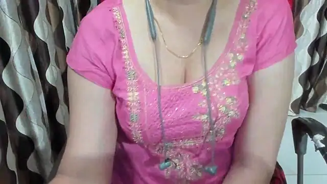 Snapshot of Kaur_Jannat chatting on 10-16-25, 05:54 Kaur Jannat online show from 10-16-25, 05:54