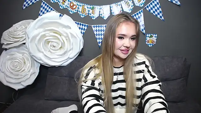 Snapshot of StacyYellig chatting on 10-05-25, 07:37 StacyYellig online show from 10-05-25, 07:37