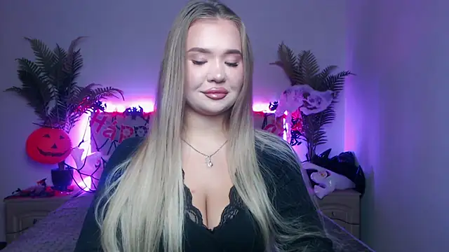 Snapshot of StacyYellig chatting on 11-02-25, 08:25 StacyYellig online show from 11-02-25, 08:25