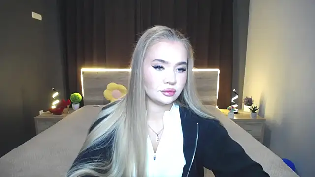 Snapshot of StacyYellig chatting on 10-07-25, 07:04 StacyYellig online show from 10-07-25, 07:04