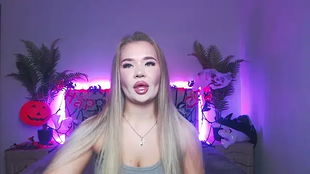 Snapshot of StacyYellig chatting on 11-03-25, 08:45 StacyYellig online show from 11-03-25, 08:45