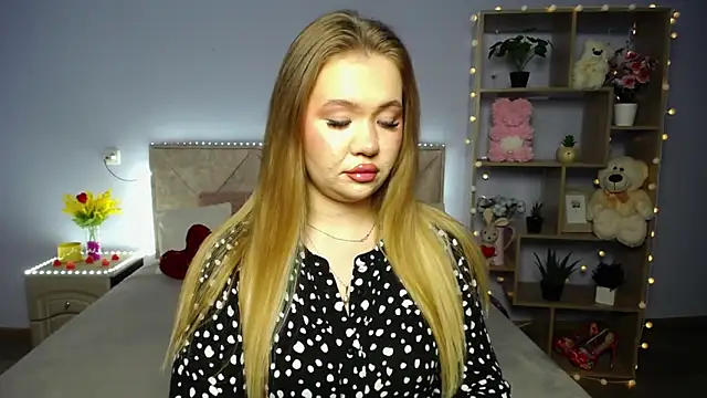 Snapshot of StacyYellig chatting on 03-08-25, 04:56 StacyYellig online show from 03-08-25, 04:56