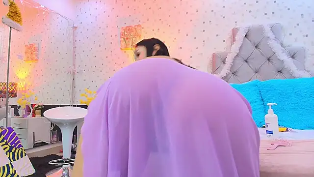 Snapshot of JulietaReyess chatting on 01-05-26, 05:27 JulietaReyess online show from 01-05-26, 05:27