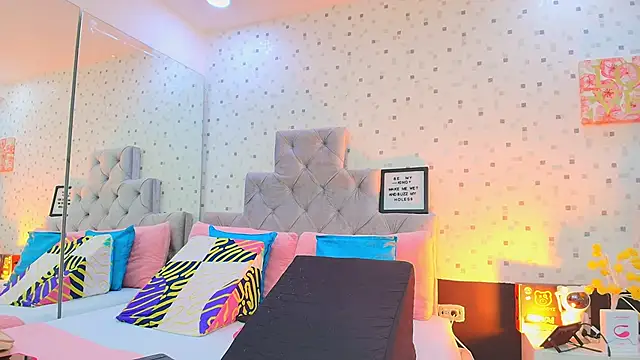 Snapshot of JulietaReyess chatting on 10-01-25, 11:58 JulietaReyess online show from 10-01-25, 11:58