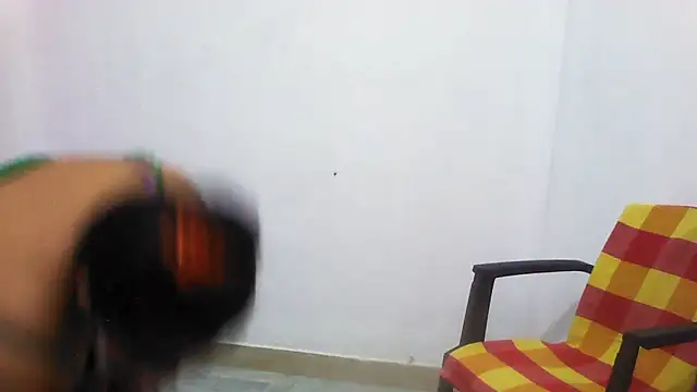 Snapshot of sachi933 chatting on 10-31-25, 04:58 sachi933 online show from 10-31-25, 04:58