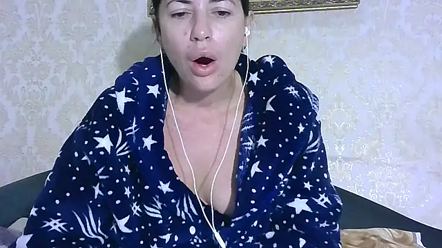 Snapshot of StunnigArt chatting on 09-30-25, 01:44 StunnigArt online show from 09-30-25, 01:44