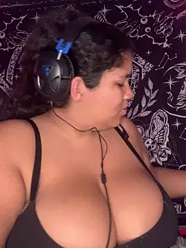 Snapshot of KittyLoroi chatting on 10-22-25, 06:13 KittyLoroi online show from 10-22-25, 06:13
