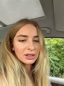 Snapshot of EvieEvans chatting on 06-28-26, 03:40 EvieEvans online show from 06-28-26, 03:40